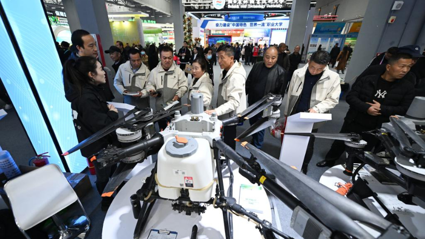 新华鲜报丨硬气的种子，智慧的农具！杨凌农高会照见农业未来