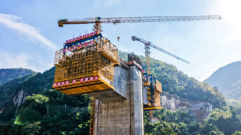 “钢铁巨人”助力西渝高铁桥梁智能化建设