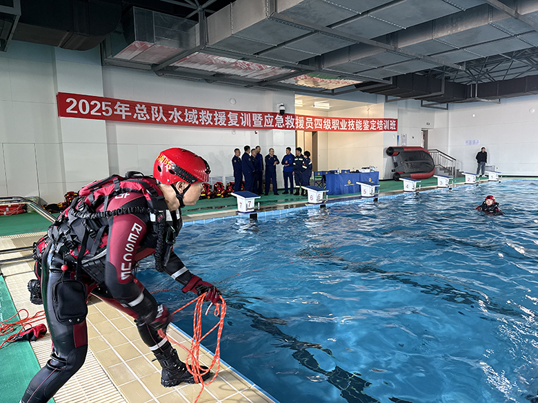 1762330957252987.jpg 参训人员投入训练.jpg