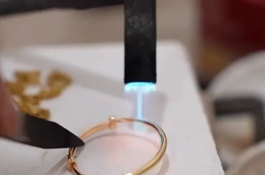 黄金手镯免费“清洗”后，竟少了5克！怎么回事？