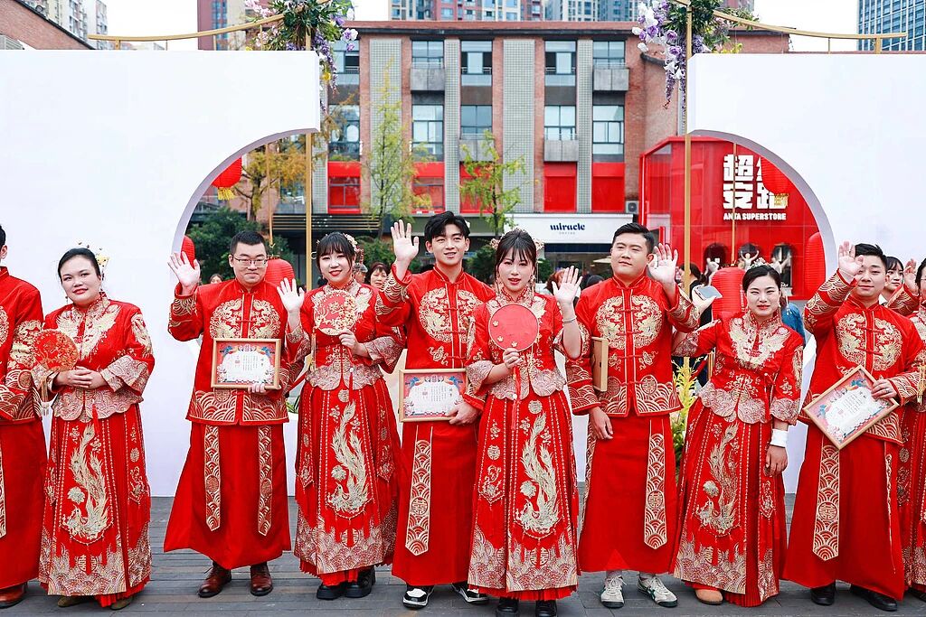 现金！消费券！多地向新婚夫妇“发红包”