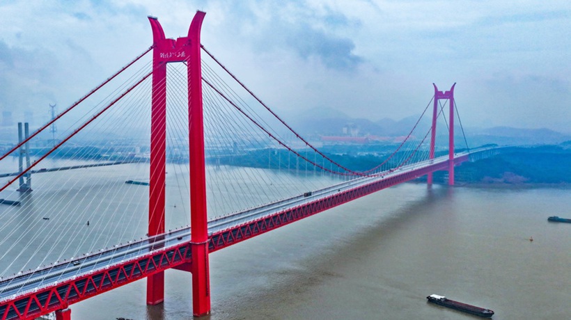 安徽铜陵：G3铜陵长江公铁大桥正式通车