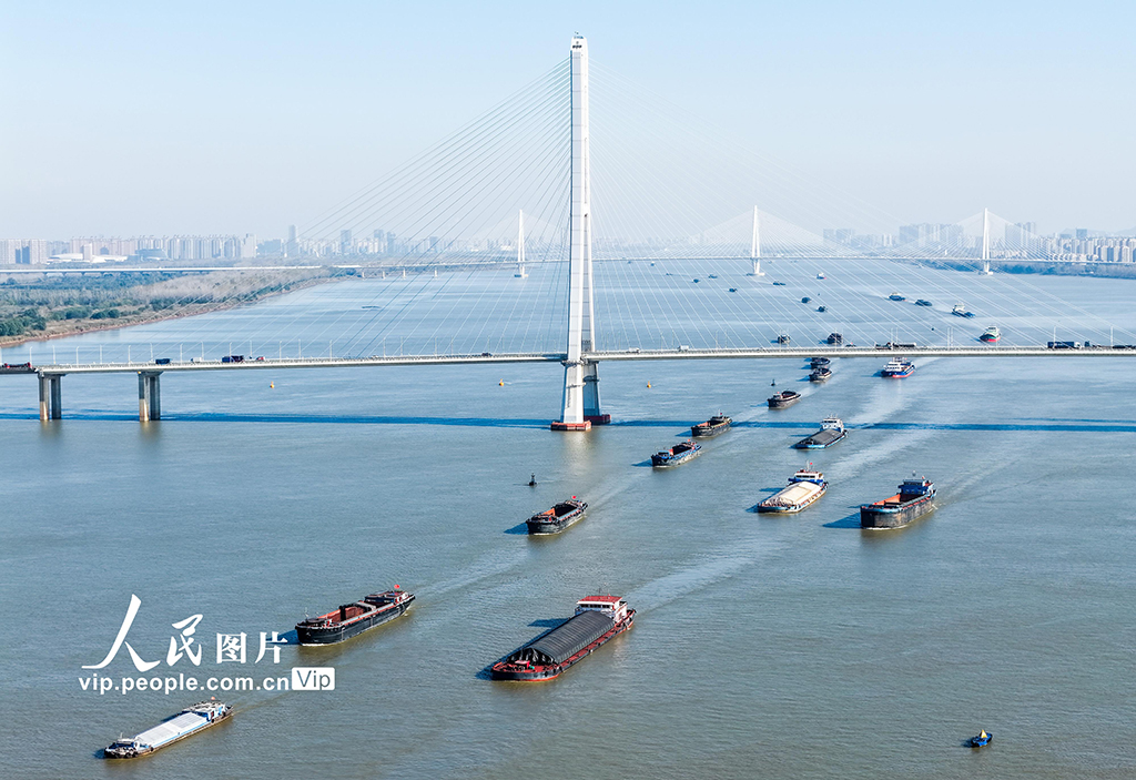 江苏南京：长江运输忙【3】