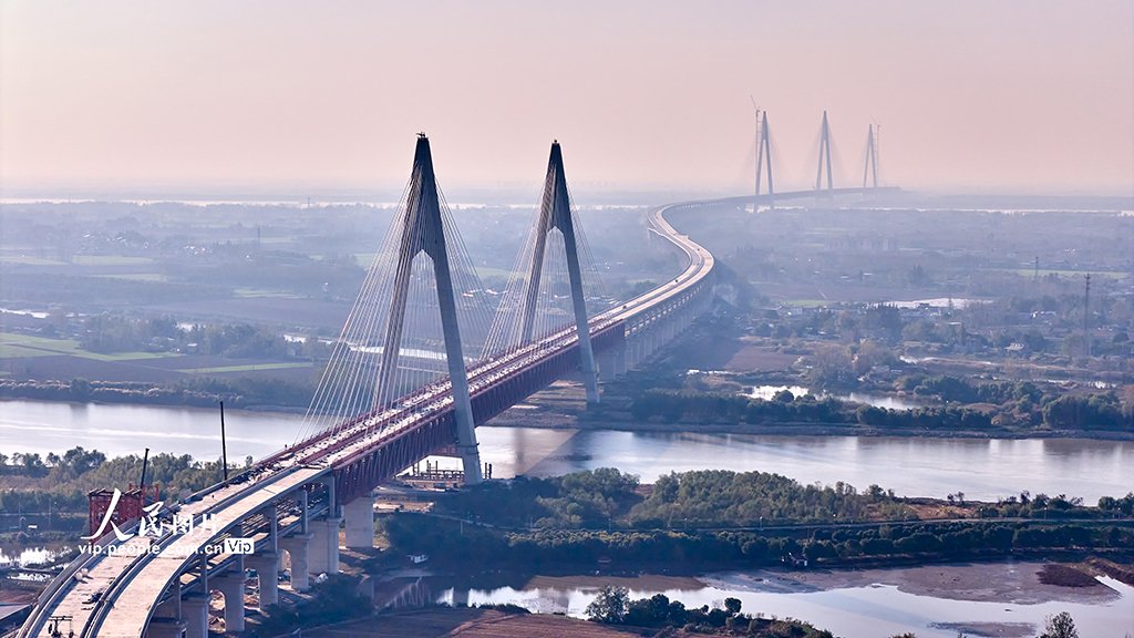 安徽当涂：巢马城际铁路全线开始铺轨