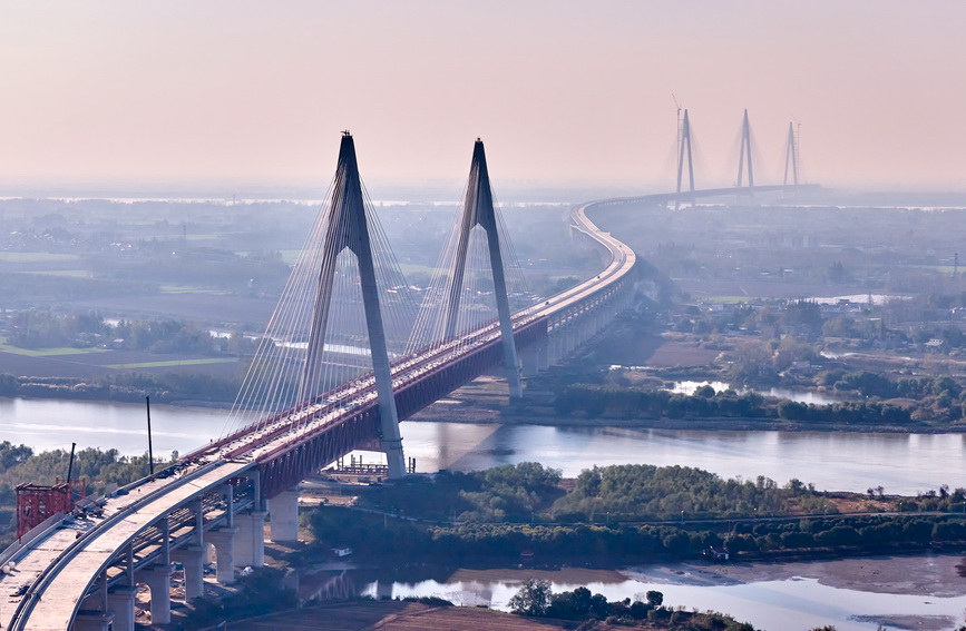 安徽当涂：巢马城际铁路全线开始铺轨