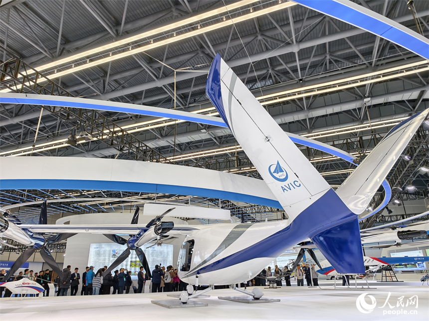 景德镇低空产业生态展整机装备区展出的国产飞行器。人民网记者 时雨摄