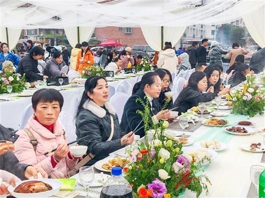 1764056089687296.jpg 刨猪汤现场.jpg