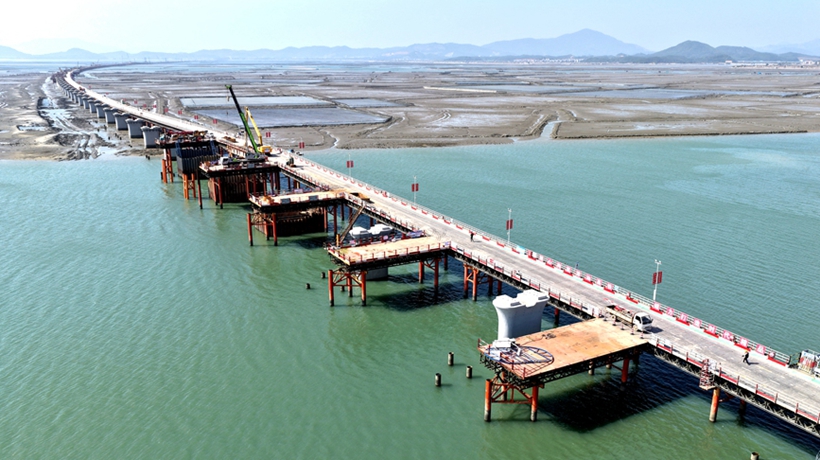 漳汕高铁全线进入跨海大桥架梁施工阶段