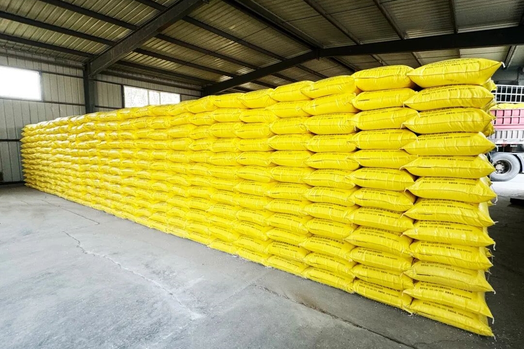 1764310763908234.jpg 尾山农场有限公司入库码放存储的肥料 王海燕摄.jpg