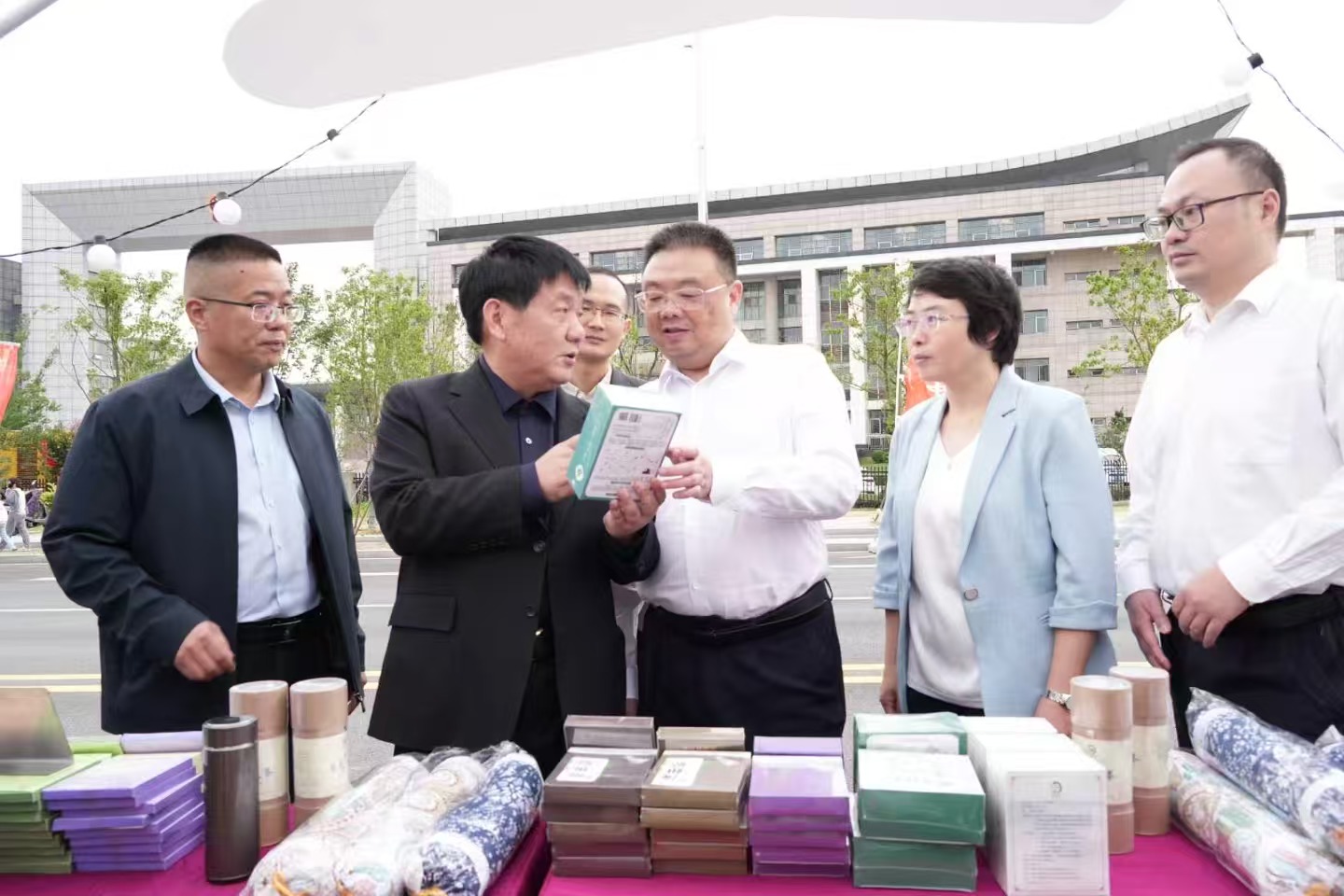 1764381453287928.jpg 2.jpg