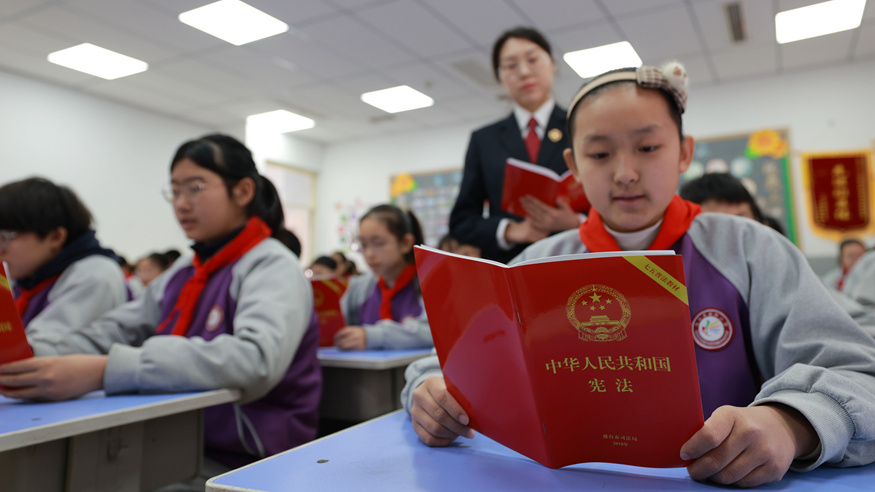 各地开展普法宣传 迎接国家宪法日