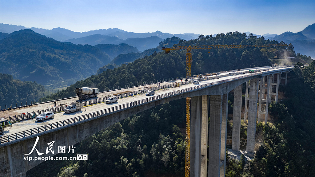 云南文山：那兴高速公路建设有序推进【5】