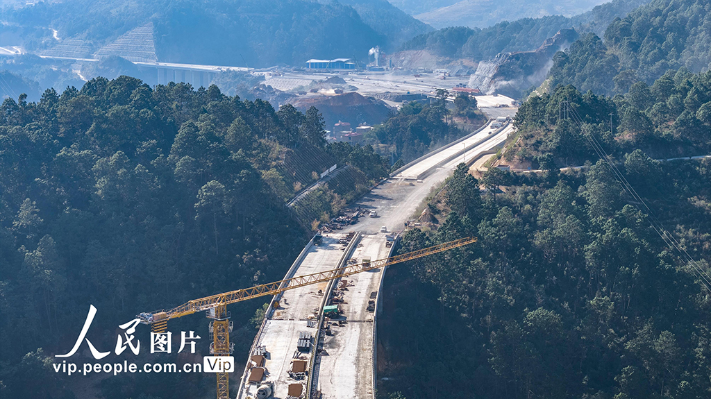 云南文山：那兴高速公路建设有序推进【6】