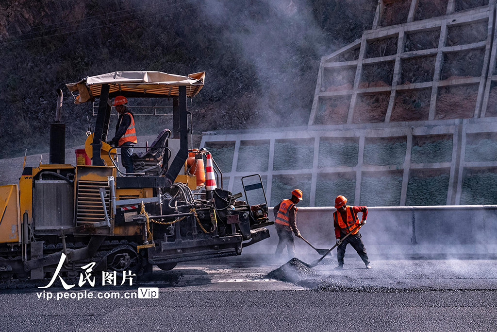 云南文山：那兴高速公路建设有序推进【8】