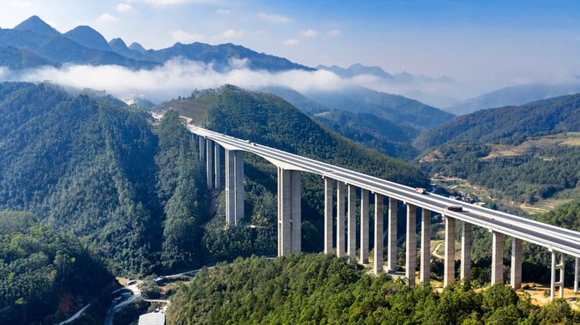 云南文山：那兴高速公路建设有序推进