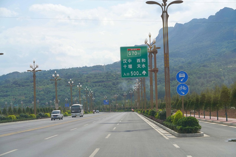 1764746720387479.jpg 2.jpg