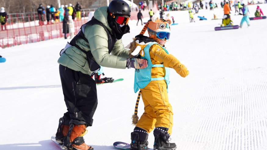 “雪假”开启 吉林青少年奔赴冰雪运动之约