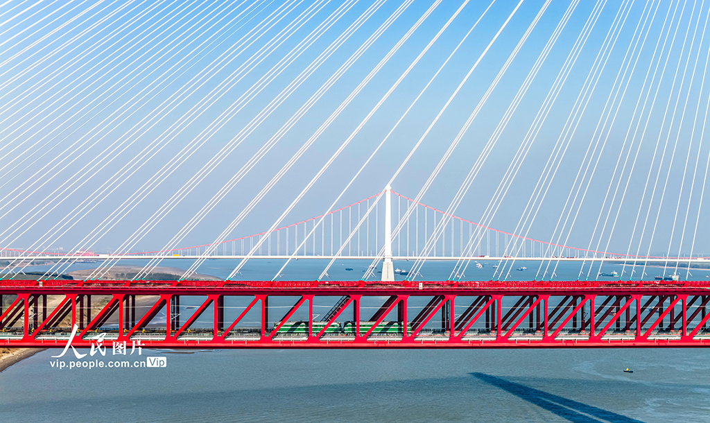 安徽当涂：“钢铁长虹”飞渡长江