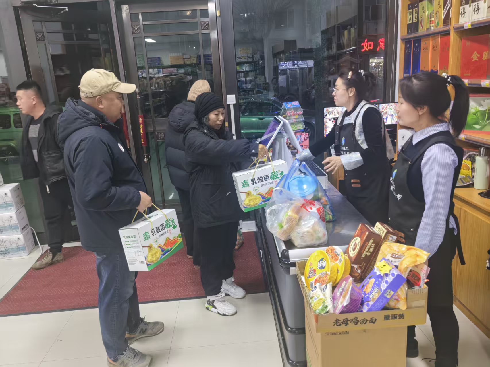 1764838973206829.jpg 百姓采购“森”标食品.jpg