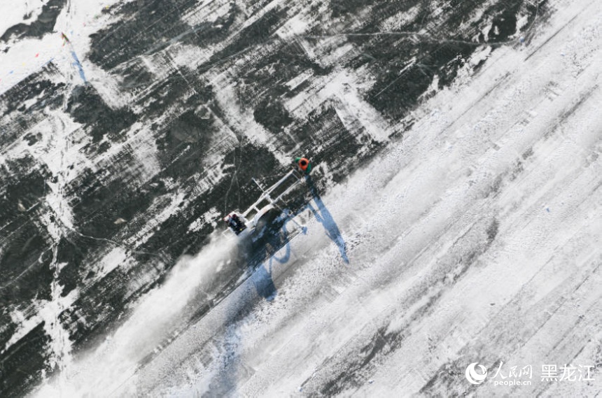 哈尔滨：又到一年采冰时