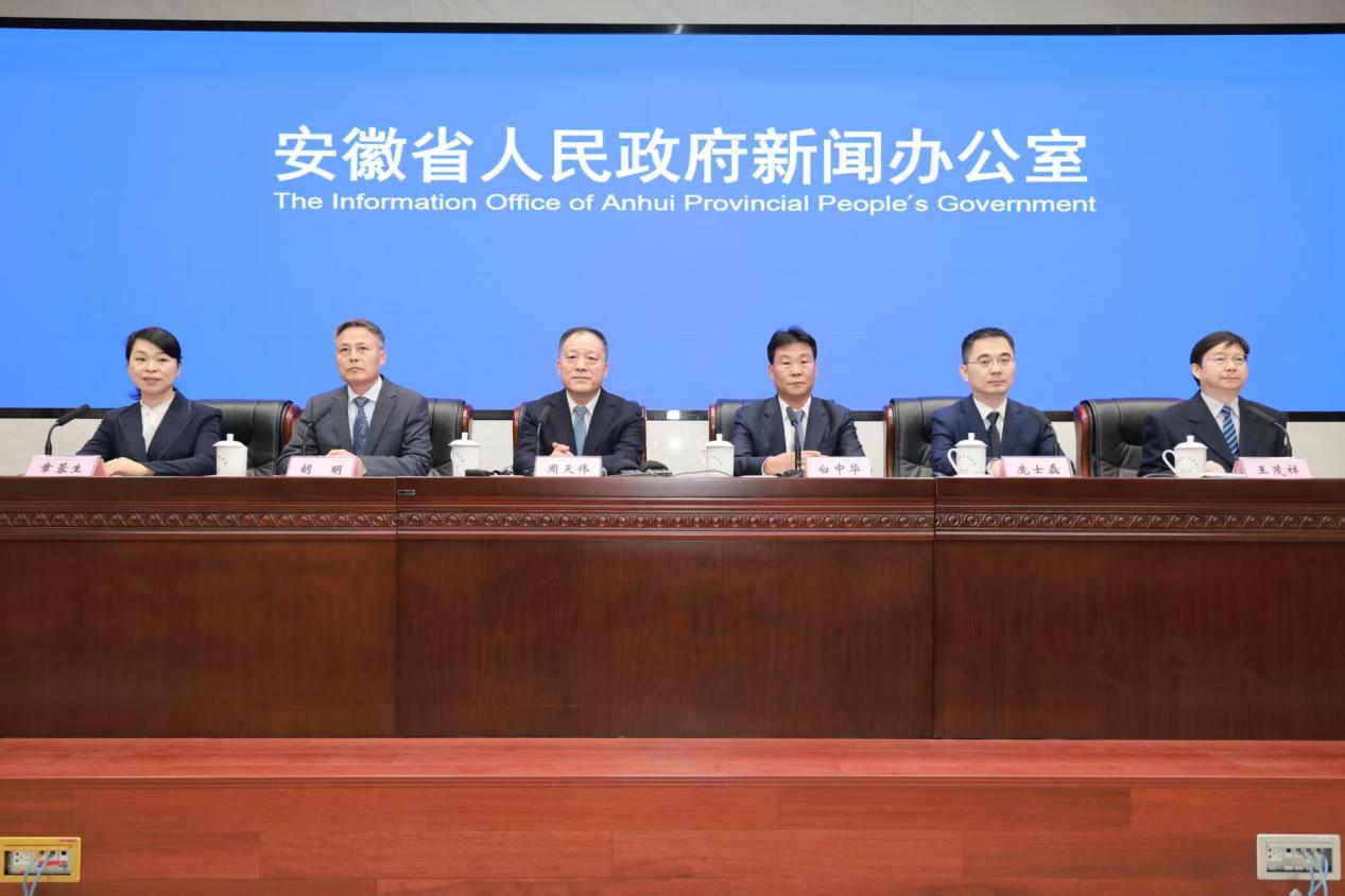 1765181085545875.jpg 发布会现场.jpg