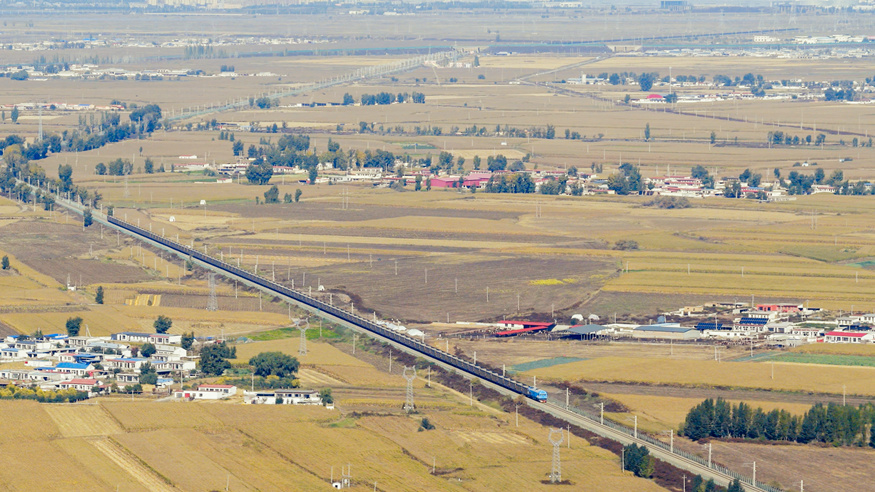 世界首列3.5万吨级重载群组列车试验开行成功