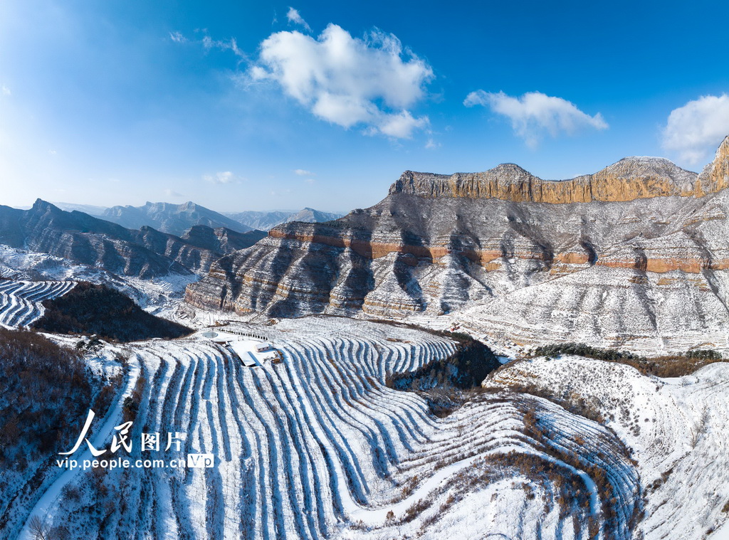 山西左权：雪后梯田风景壮美