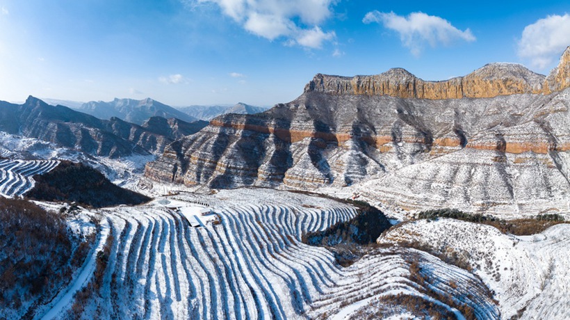 山西左权：雪后梯田风景壮美