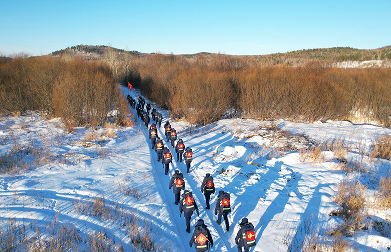 1765779615753984.jpg 指战员在极寒环境中锤炼能力素质.jpg