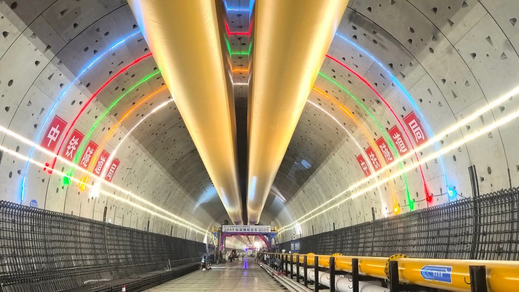 我国自研世界最大直径高铁盾构机掘进突破万米大关