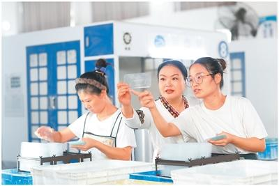 薄薄手機膜 走向全世界