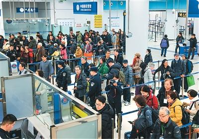 外国游客为何喜爱游中国