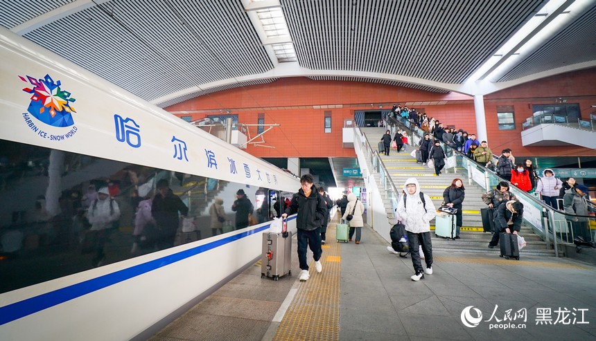 首列“哈尔滨冰雪大世界”号高铁主题列车开行