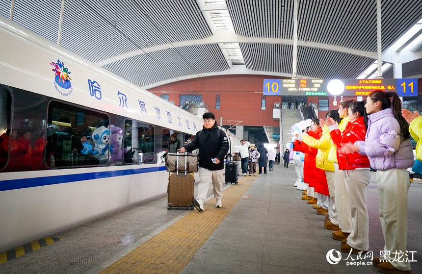 首列“哈尔滨冰雪大世界”号高铁主题列车开行