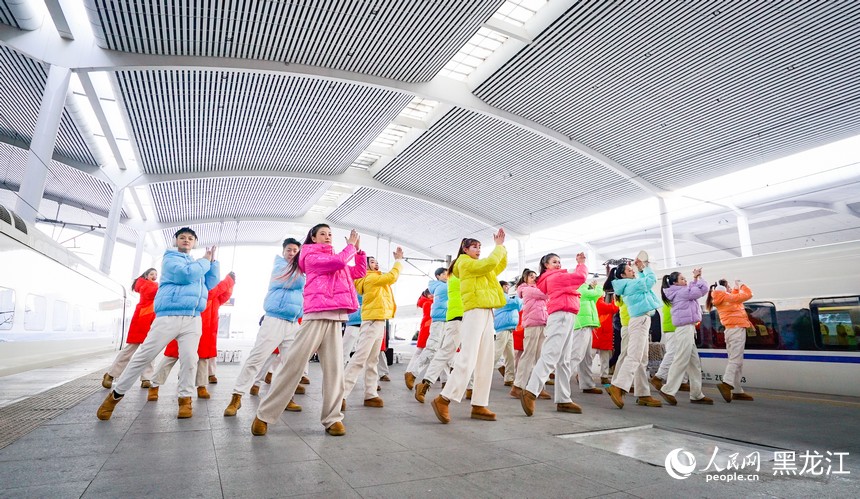 首列“哈尔滨冰雪大世界”号高铁主题列车开行