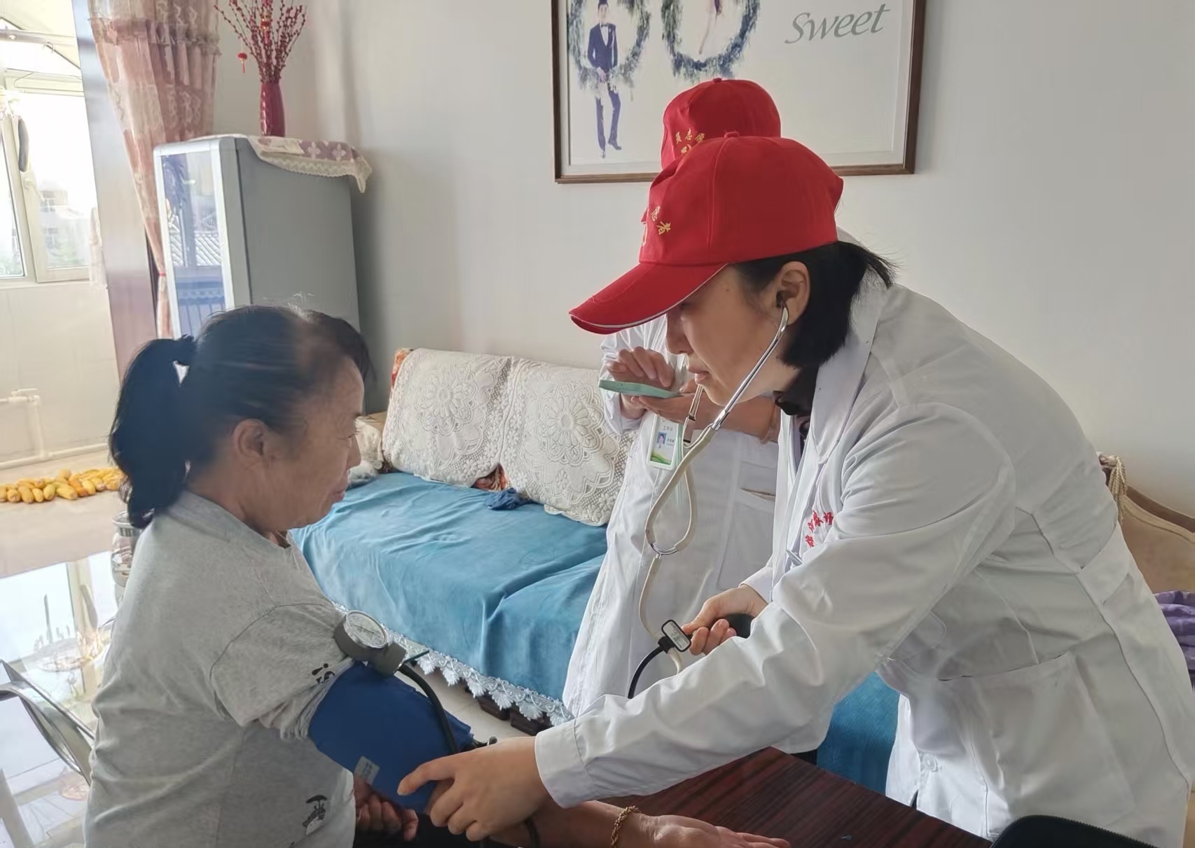 医护人员上门诊疗服务.jpg