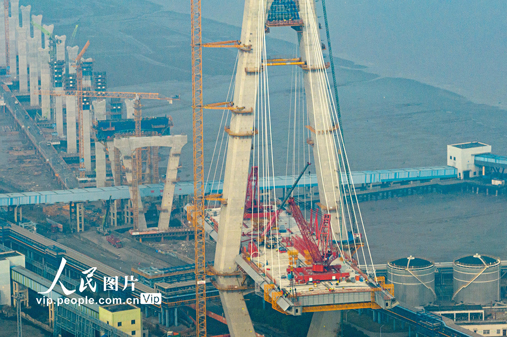 浙江宁波：甬江特大桥建设有序推进