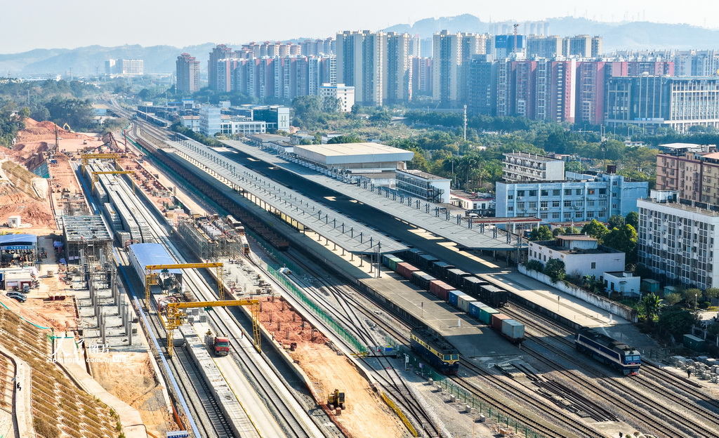 广西梧州：柳梧铁路建设正酣