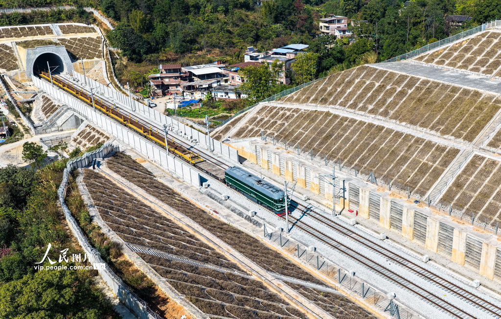 广西梧州：柳梧铁路建设正酣【2】