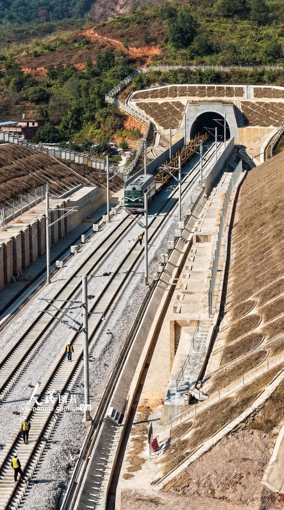 广西梧州：柳梧铁路建设正酣【4】