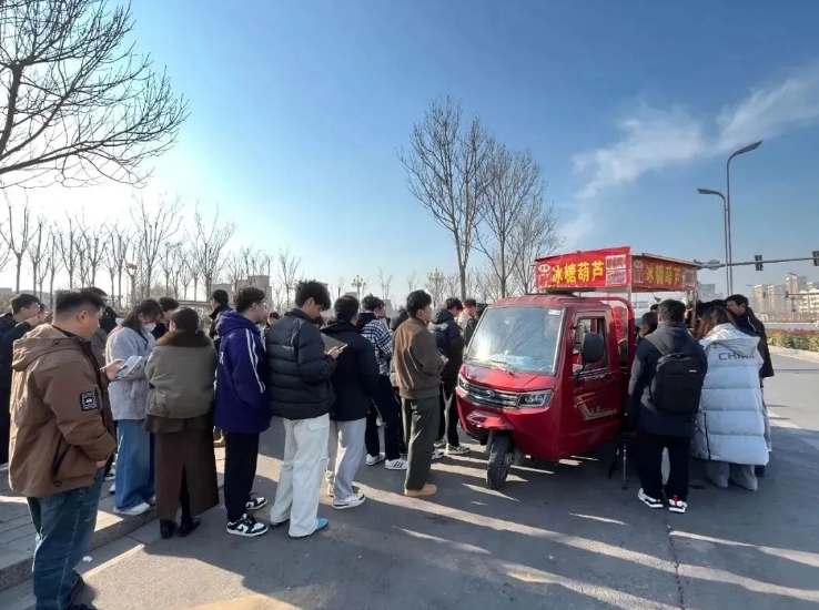 这些小本生意的普通人，为何让我们感动？_https://www.izongheng.net_快讯_第7张