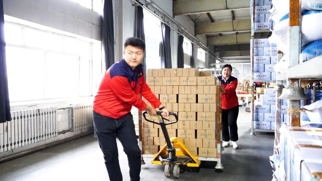 食品仓库 纪艾彤摄_副本.jpg