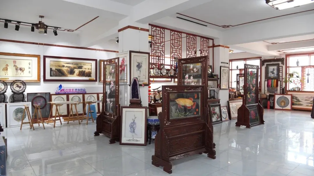 非遗工坊展示区 苗成龙摄_副本.jpg