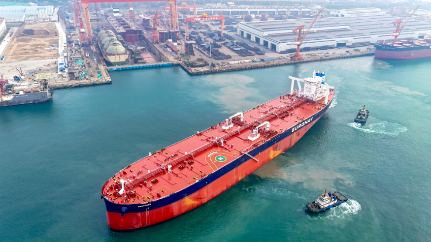 山东青岛：新年首艘氨预留超大型原油船启航