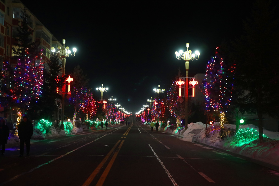 锦河农场彩灯夜景.jpg