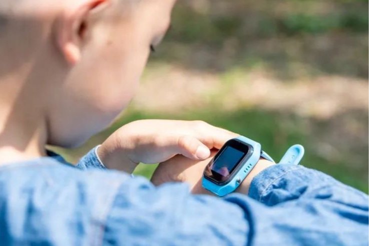 警惕儿童智能手表“手机化”倾向
