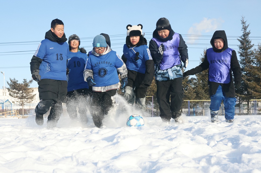 建设农场有限公司雪地足球赛.JPG