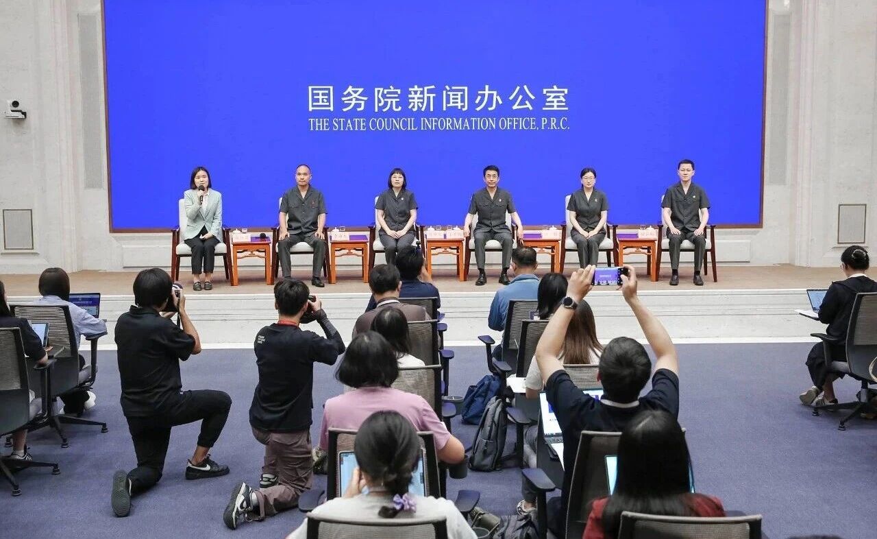 钱继红法官亮相国务院新闻办中外记者见面会.jpg