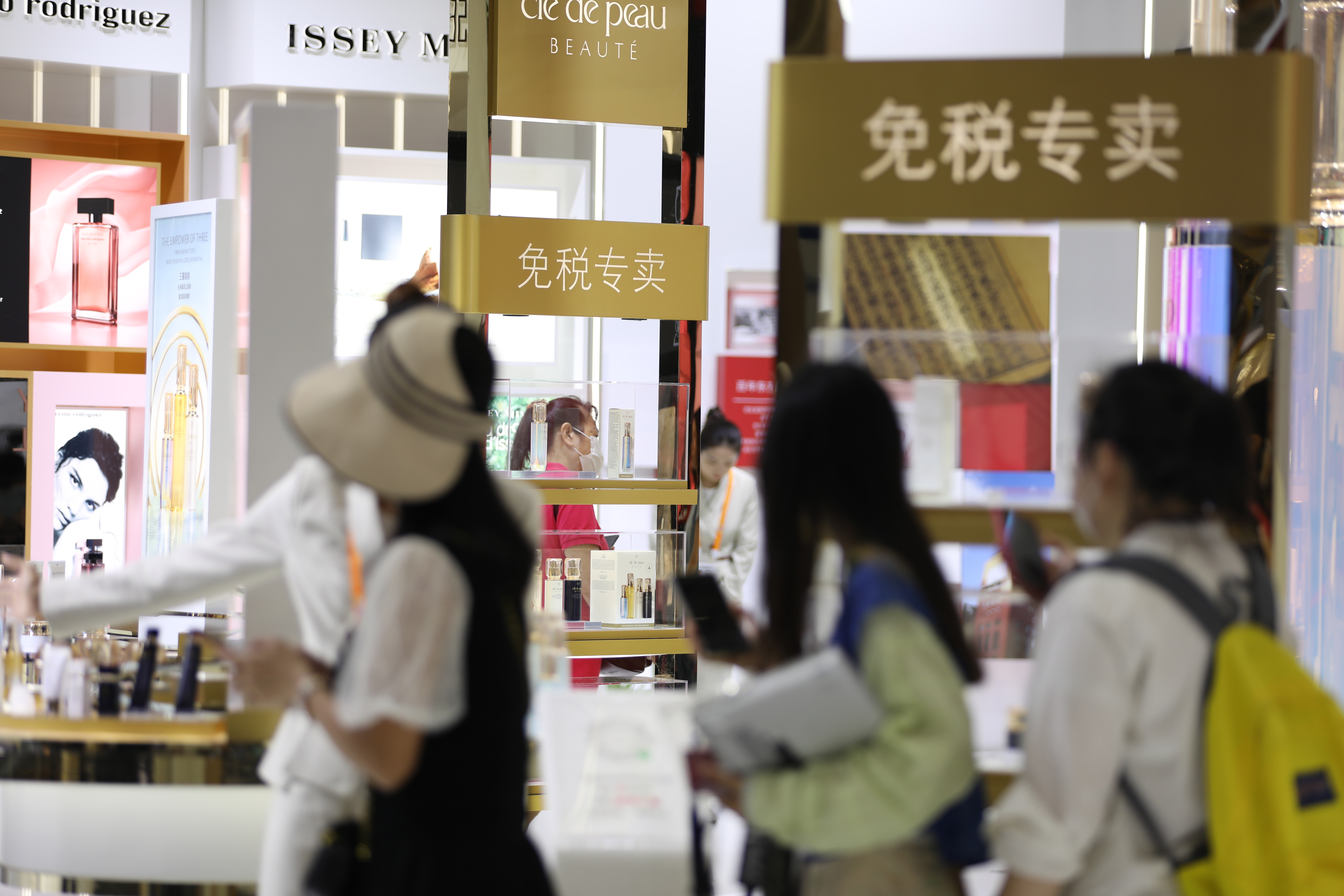 免税店扩容 激活入境消费潜力