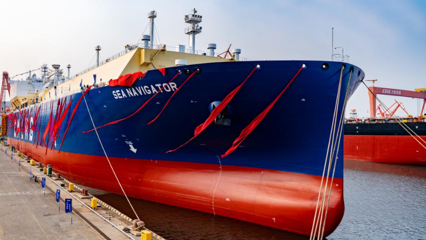 我国造大型LNG船“海瀚”轮在大连交付